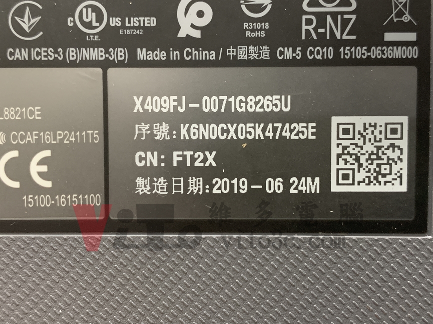 ASUS X409F 不過電、無法開機?主機板維修實例|台中、彰化筆電維修 ASUS X409F 底部型號,顯示完整型號為 X409FJ