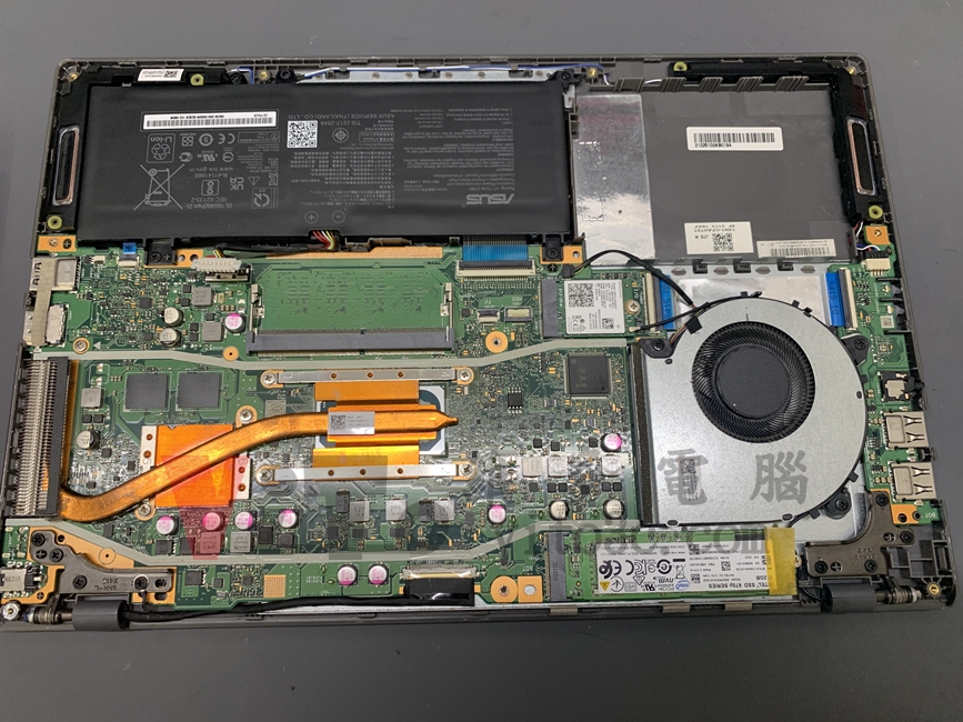 ASUS X415E 不過電、無法開機?主機板故障維修實例|台中、彰化筆電維修 ASUS X415E 筆電的內部結構
