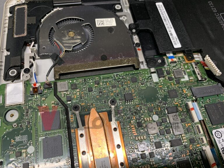ASUS S406U 筆電內部風扇是採用側吹主機板的設計