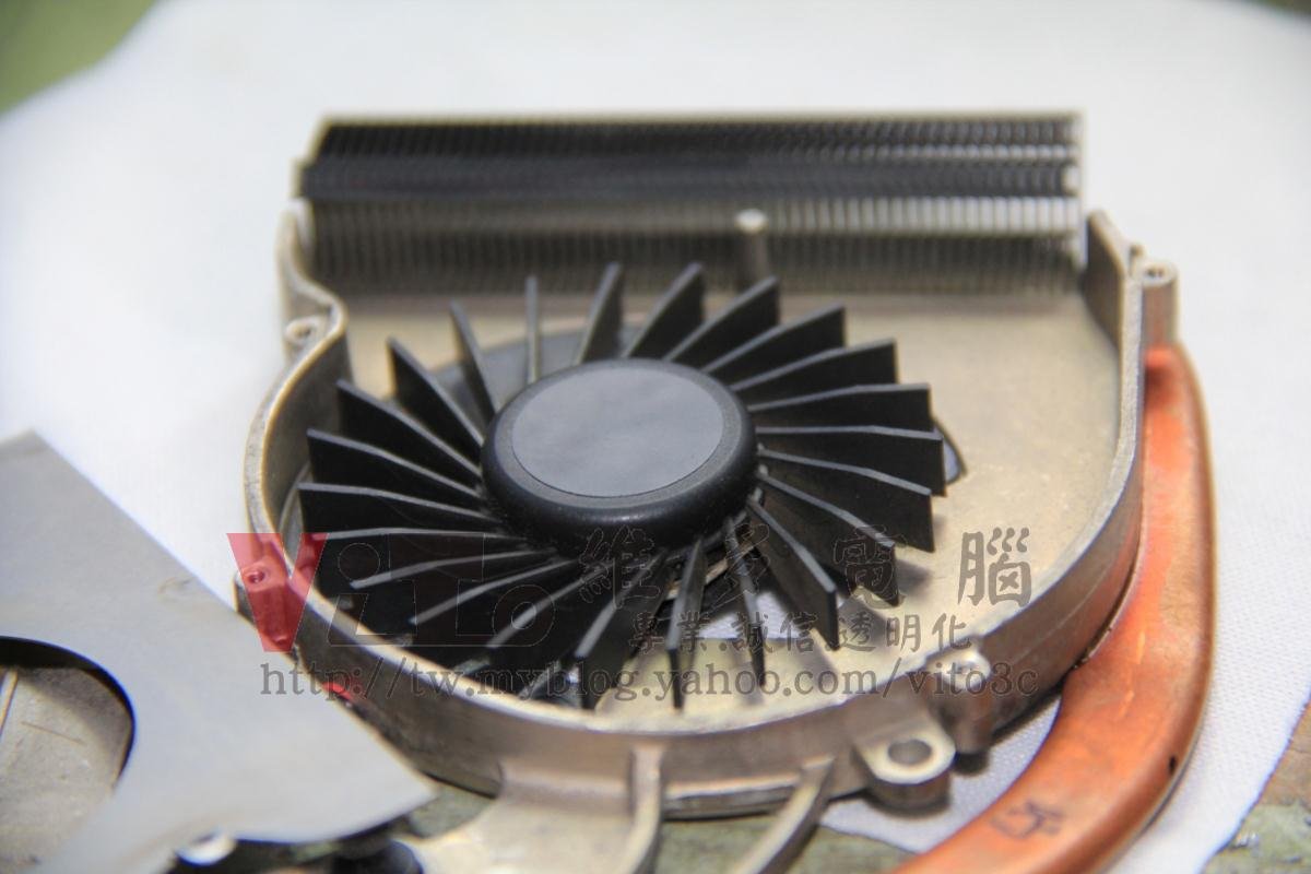 COMPAQ CQ40-411AX Caps lock燈號閃爍、開機黑屏,北橋晶片維修實例|台中、彰化筆電維修 COMPAQ CQ40-411AX 清潔完成的散熱模組特寫