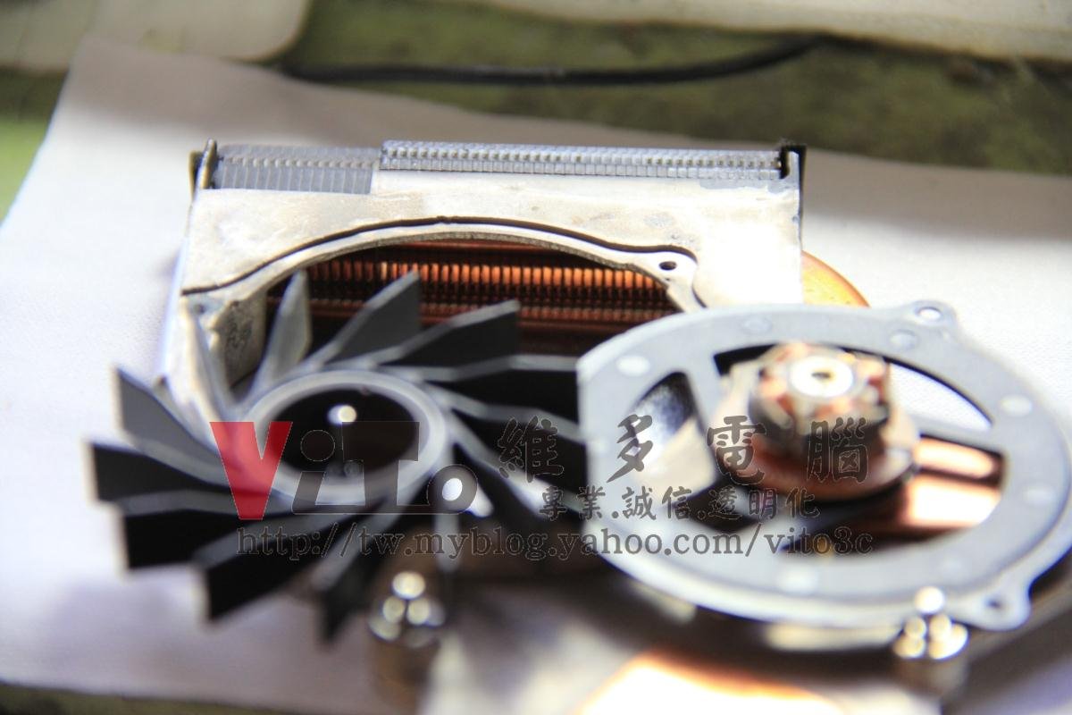 HP dv2700 無法開機、開機黑屏?顯示卡維修實例|台中、彰化筆電專業維修 HP dv2758TX 清潔後的筆電散熱模組狀態,鰭片整體乾淨通透