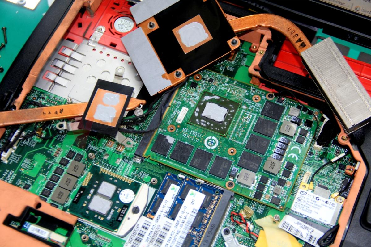 老筆電過熱根源?揭開導熱貼片時代的散熱問題 MSI GX740 CPU與GPU直觸散熱且個別為獨立導管