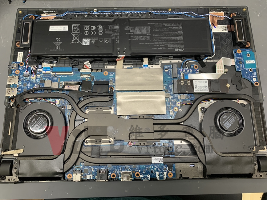 老筆電過熱根源?揭開導熱貼片時代的散熱問題 ROG G733ZM 內部散熱器結構