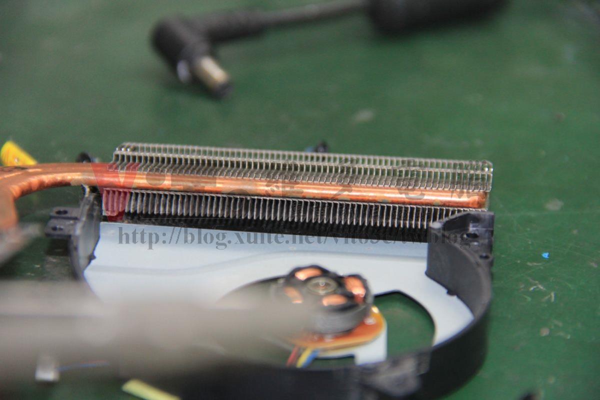 ASUS X550V 不能開機?無電源反應、HM170 南橋故障維修實例|台中、彰化筆電專業維修 ASUS X550V 將出風口鰭片灰塵清理乾淨,看起來通透