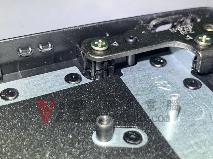 ACER TMP215-52 底部外殼分離災情、螢幕轉軸斷裂通病維修實例|台中、彰化筆電專業維修 ACER TMP215-52 底部外殼分離災情、螢幕轉軸斷裂通病維修實例|台中、彰化筆電專業維修