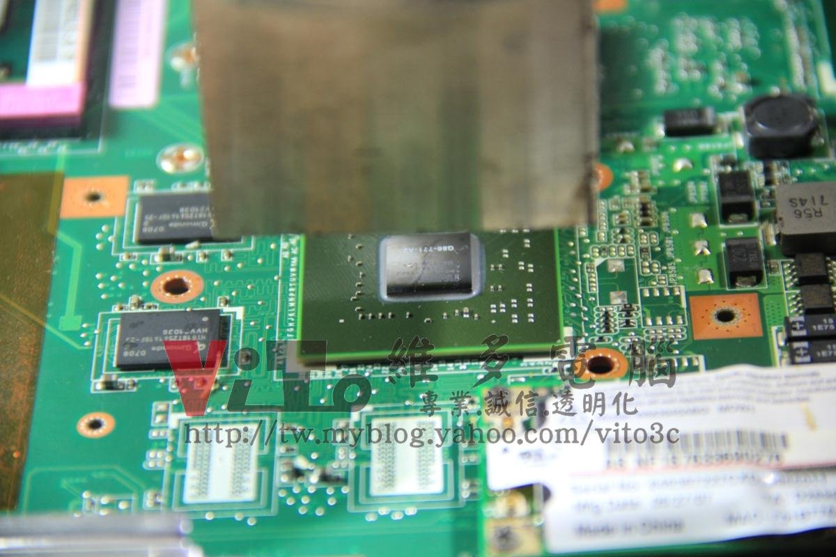 ASUS F3SC 畫面多格、顯卡過熱故障、畫面顯示異常維修實例|台中、彰化筆電專業維修 ASUS F3S BGA回焊全新的白色封裝顯示卡晶片