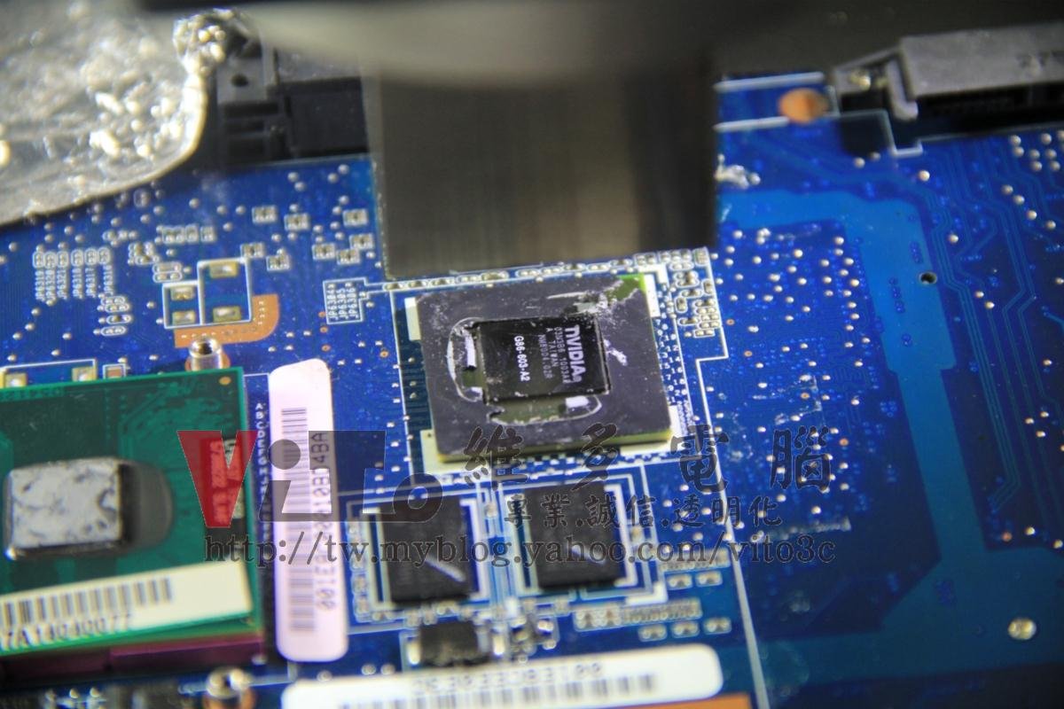 ASUS W7S 畫面線條破圖、顯示卡過熱故障、一直重開機維修實例|台中、彰化筆電專業維修 ASUS W7S BGA 焊接拆除故障的 NVIDIA 顯示卡晶片過程