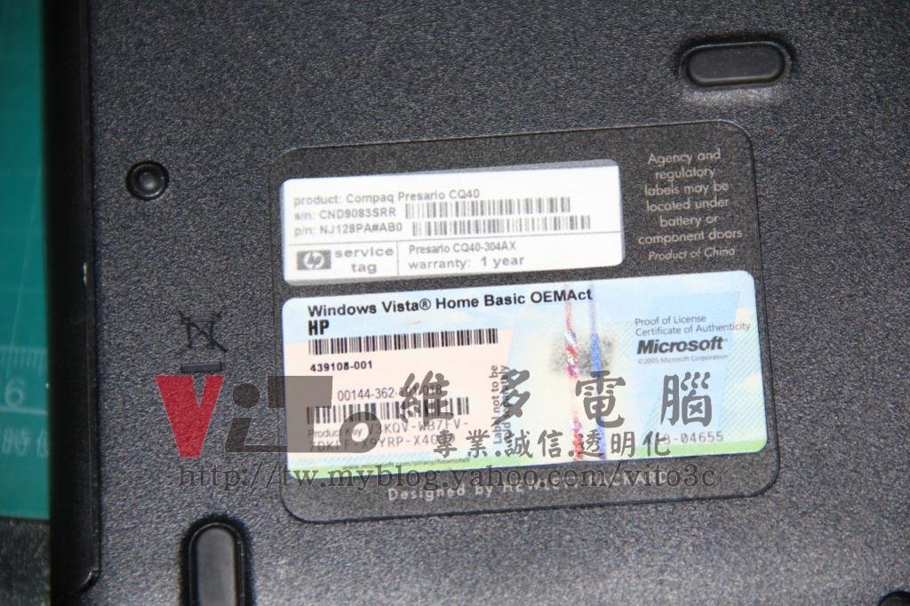 康柏 COMPAQ CQ40-304AX 開機白燈同時閃爍、偵測不到記憶體維修實例|台中、彰化筆電專業維修 Compaq CQ40-304AX 筆電底部型號序號標籤