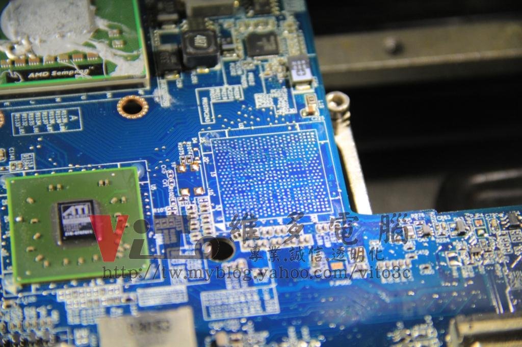 康柏 COMPAQ CQ40-304AX 開機白燈同時閃爍、偵測不到記憶體維修實例|台中、彰化筆電專業維修 Compaq CQ40-304AX 主機板焊盤除錫與清潔乾淨來確保晶片放置平穩