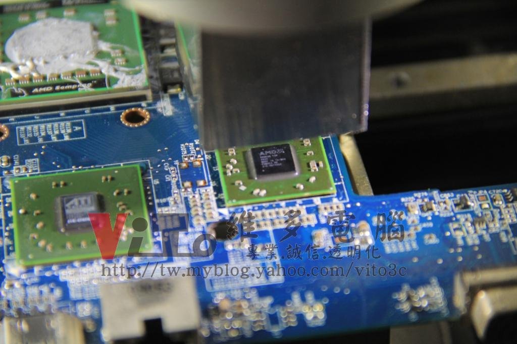 康柏 COMPAQ CQ40-304AX 開機白燈同時閃爍、偵測不到記憶體維修實例|台中、彰化筆電專業維修 Compaq CQ40-304AX BGA回焊全新的 AMD 北橋晶片