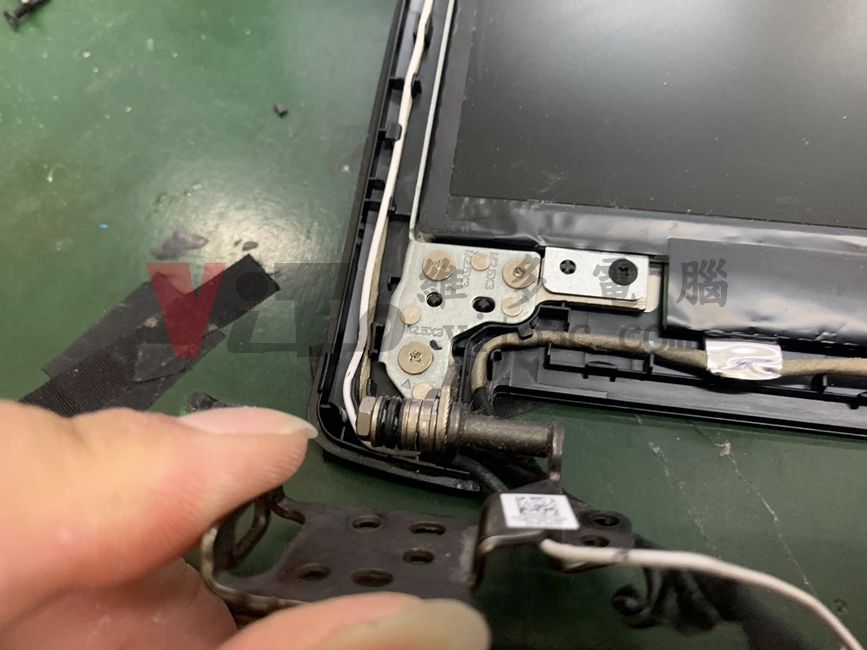 ACER AN515 螢幕轉軸斷裂導致無法翻開筆電維修實例|台中、彰化筆電維修 ACER AN515 螢幕左方外殼也一起加固及修復