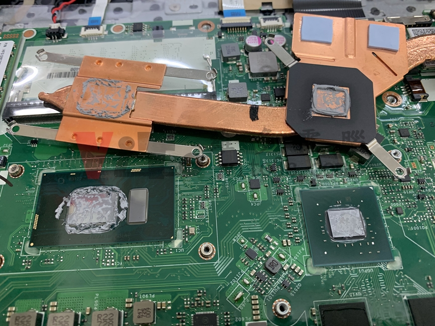ACER AN515 螢幕轉軸斷裂導致無法翻開筆電維修實例|台中、彰化筆電維修 ACER AN515 拆開散熱器檢查散熱膏已完全乾掉