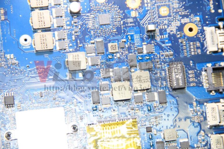 ASUS GL552V 檢查發現有灰塵堆積稍微受潮的零件