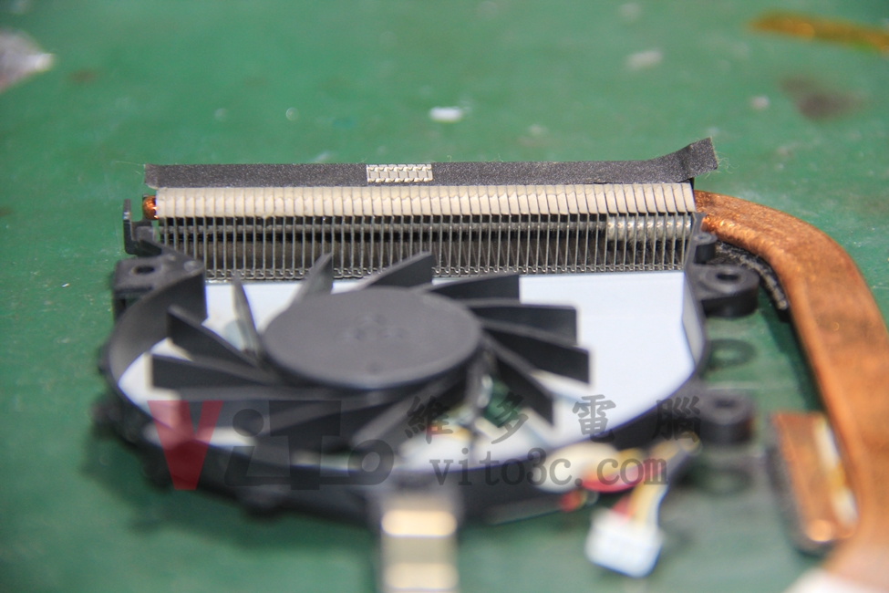 ACER 4745G 黑屏顯示異常怎麼辦?顯示卡過熱災情解析與 4 款共通筆電維修實例 ACER 4745G 清理出風口鰭片灰塵,縫隙乾淨通透的樣子