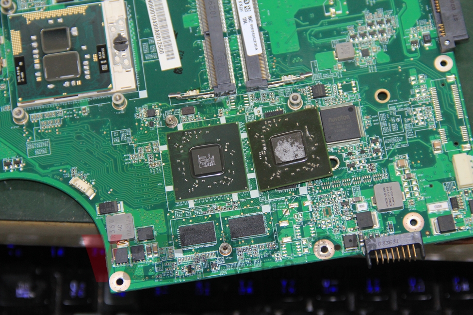 ACER 5820TG 黑屏、無法顯示、顯示卡過熱故障維修實例|台中、彰化筆電維修 ACER 5820TG 顯示卡晶片的新舊對比
