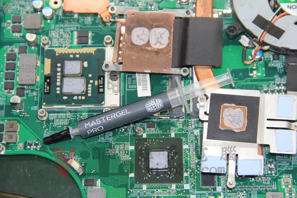 ACER 5820TG 黑屏、無法顯示、顯示卡過熱故障維修實例|台中、彰化筆電維修 ACER 5820TG 更換全新散熱膏,並壓印是否塗抹均勻,顯示卡改裝訂製銅片,增加導熱及延長使用壽命