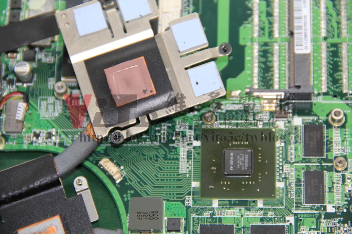 ACER 5745G 突然斷電關機、顯示卡過熱故障,BGA更換實例|台中、彰化筆電維修 ACER 5745G NVIDIA顯示卡變色嚴重與散熱器接觸採用矽質導熱墊片,墊片已明顯出現裂痕