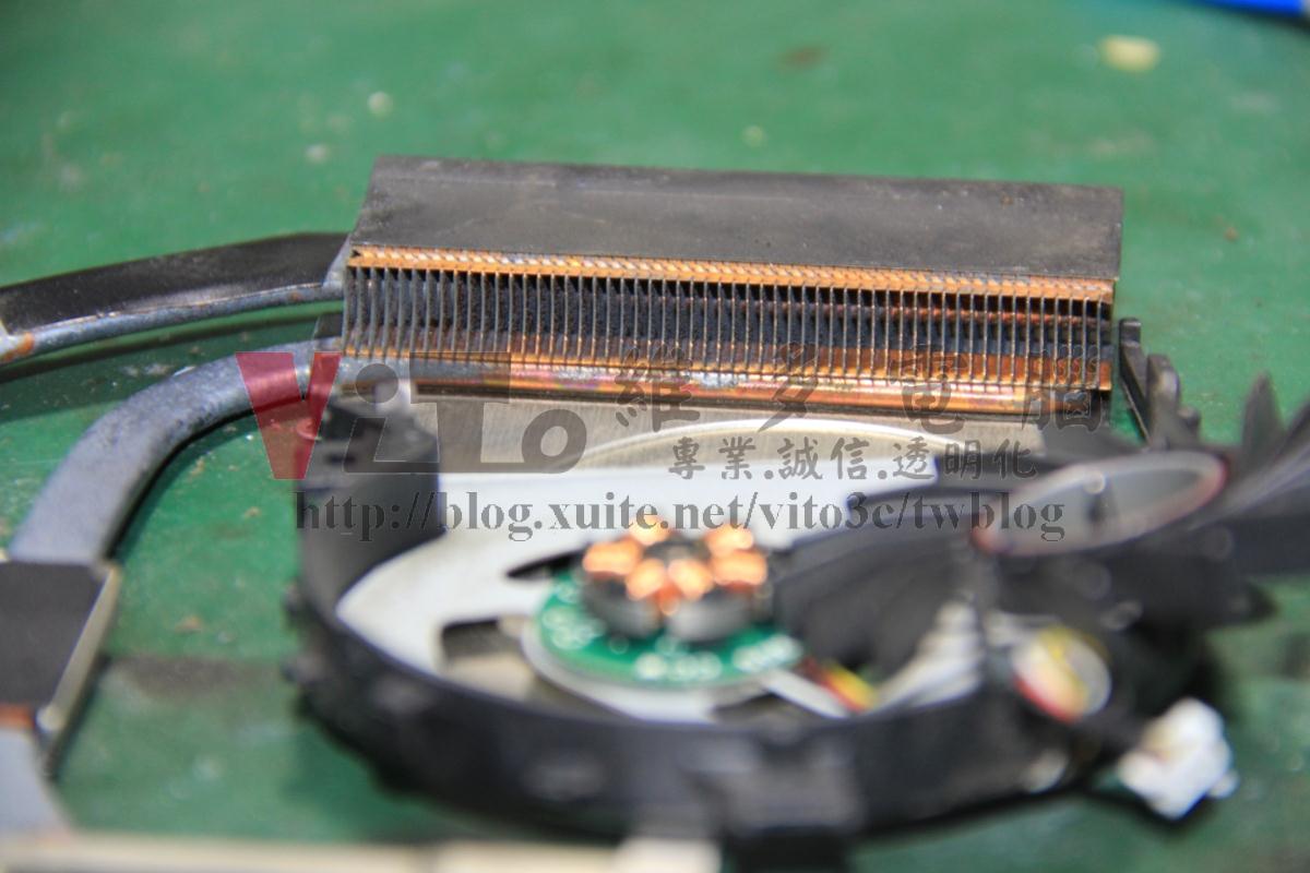 ACER 5745G 突然斷電關機、顯示卡過熱故障,BGA更換實例|台中、彰化筆電維修 ACER 5745G 清理出風口鰭片灰塵,縫隙乾淨通透的樣子