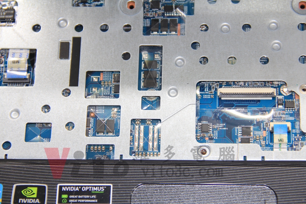 ACER 4752G 開不了機、不過電、無法啟動、主機板維修實例|台中、彰化筆電專業維修 ACER 4752G 拆機開鍵盤後發現沒有NEC大電容的配置