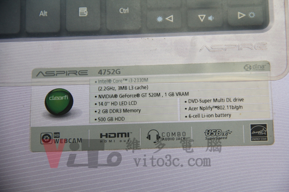 ACER 4752G 開不了機、不過電、無法啟動、主機板維修實例|台中、彰化筆電專業維修 ACER 4752G 紫色機種的正面型號與規格標籤貼紙