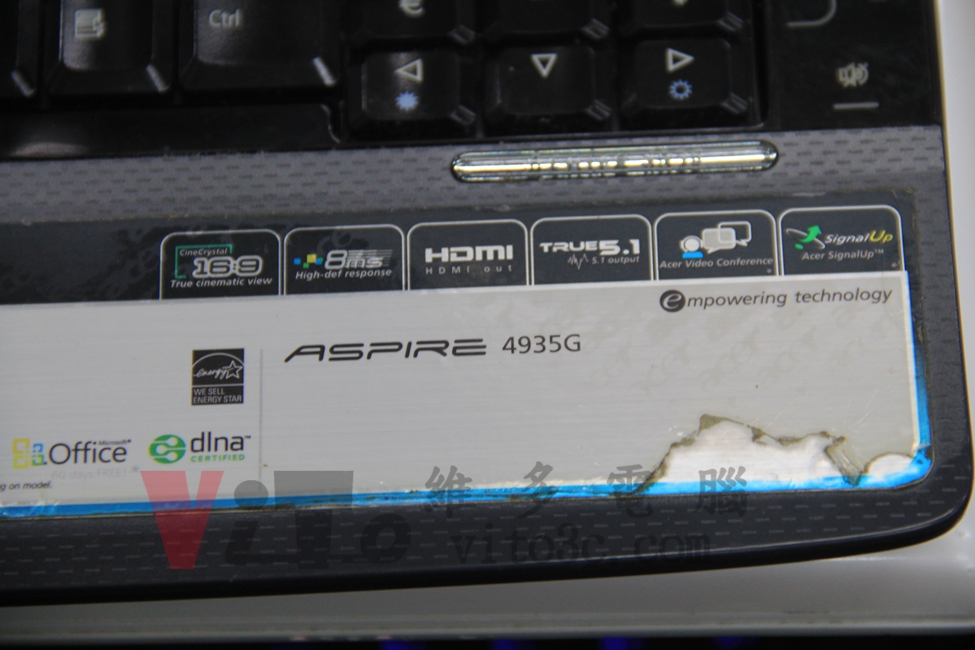 ACER 4935G 不定時關機重啟、突然斷電、無法進入Windows,主機板維修實例|台中、彰化筆電維修 ACER ASPIRE 4935G 鍵盤右下方型號標籤