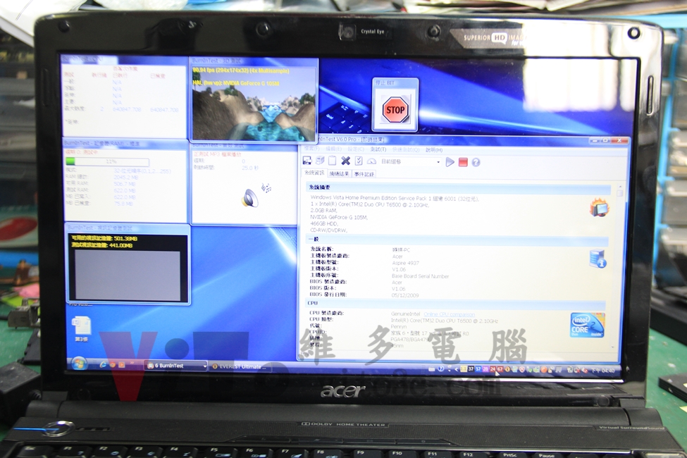 ACER 4937G 主機板修復後開機測試，畫面為燒機的 Burn-in Test 軟體和右下角 AIDA 64 溫度監控工具