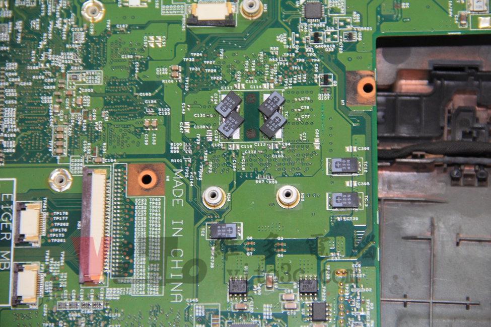 ACER 5930G 突然斷電重啟、不定時關機、開機黑屏維修實例|台中、彰化筆電維修 ACER 5930G 刨開CPU供電接地點,以特殊排列焊接 7 顆 330μF 的日本製固態電容