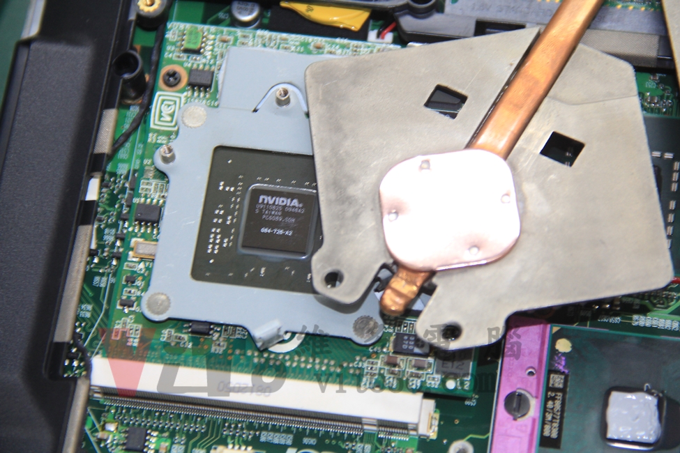 ACER 6920G 將散熱器的接觸面做氧化還原，接觸GPU的銅面相當光亮