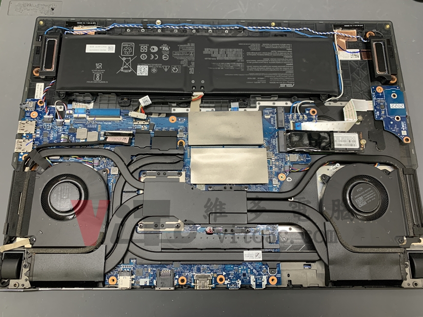 ROG G733Z 開機黑屏、有開機音效但無畫面顯示、螢幕故障維修實例|台中、彰化筆電維修 ROG G733 筆電內部結構