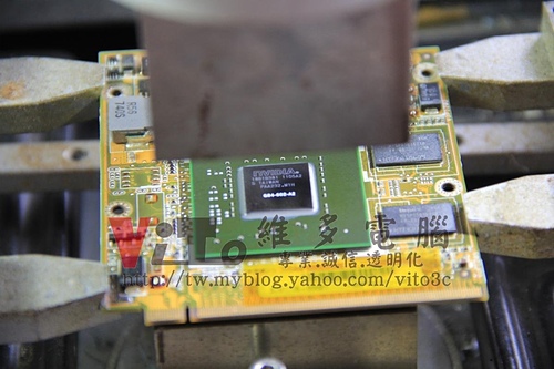 (筆電維修)華碩 ASUS F8SV 顯卡破圖~畫面顯示異常~畫面亂碼顯示~無法進作業系統重開機~顯示卡更換改良型晶片維修實例 (筆電維修)華碩 ASUS F8SV 顯卡破圖~畫面顯示異常~畫面亂碼顯示~無法進作業系統重開機~顯示卡更換改良型晶片維修實例