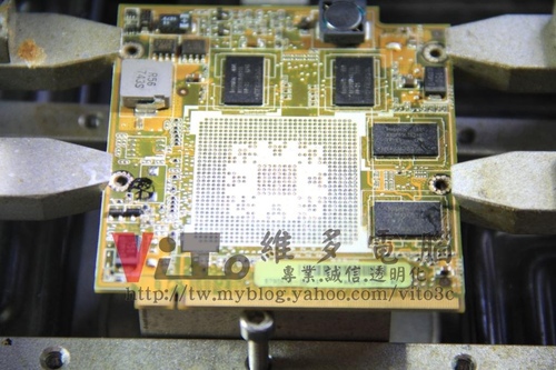 (筆電維修)華碩 ASUS F8SV 畫面亂碼花屏~白色線條畫面分格~無法進作業系統~顯卡故障維修實例