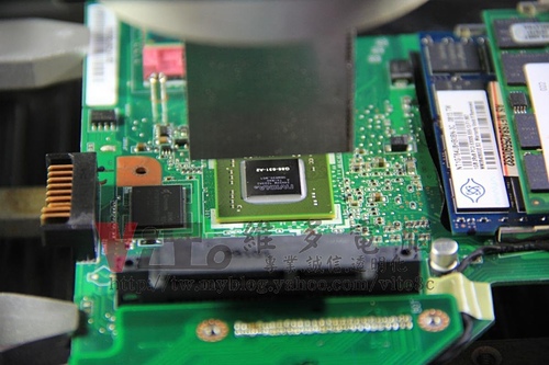 (筆電維修)華碩 ASUS F6S 分割六畫面~畫面多格~多個小畫面~畫面條紋亂碼~9300M G顯示卡過熱故障通病維修實例