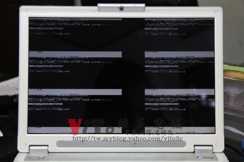 (筆電維修)華碩 ASUS W7S (白) 8400M顯卡故障造成畫面分格維修實例