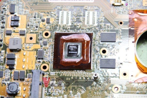(筆電維修)華碩 ASUS F3T 開機白屏~畫面條紋維修實例