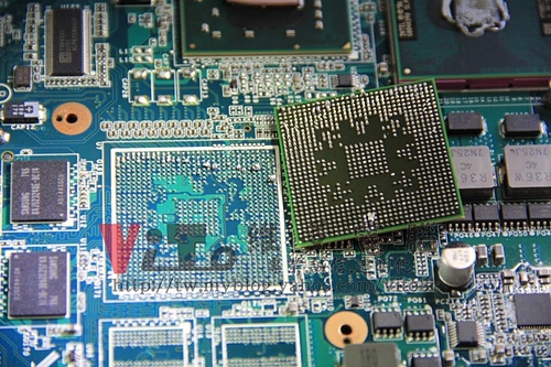 (筆電維修)新力 VAIO VGN-FZ35T(PCG-3A2T) 作業系統中破圖~顯示卡過熱故障~更換升級2011年生產週期的改良晶片維修實例