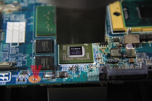 (筆電維修)新力 VAIO VGN-C25T (PCG-6R9P) 畫面錯亂~顏色異常~NVIDIA 7400顯卡故障維修實例