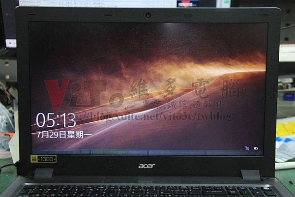 ACER Aspire V15 V5-591G-586G 畫面下方出現線條會跳動閃爍