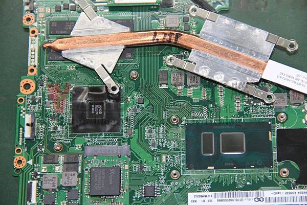 LENOVO V310 CPU與顯示卡鏡面清潔