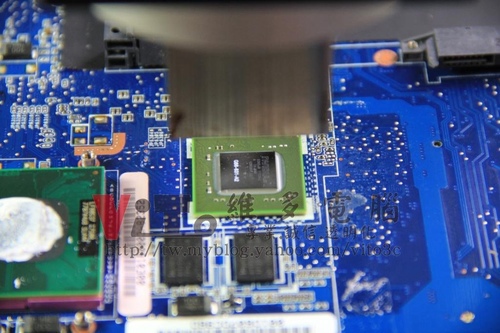 (筆電維修)華碩 ASUS W7S 開機白畫面後出現線條~彩色條紋破圖~開機有開機音效~顯卡故障維修實例 (筆電維修)華碩 ASUS W7S 開機白畫面後出現線條~彩色條紋破圖~開機有開機音效~顯卡故障維修實例