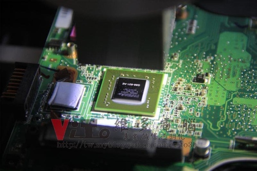 (筆電維修)華碩 ASUS F9SG 開機畫面線條~9300MG顯卡過熱故障~開機線條破圖為修實例 (筆電維修)華碩 ASUS F9SG 開機畫面線條~9300MG顯卡過熱故障~開機線條破圖為修實例