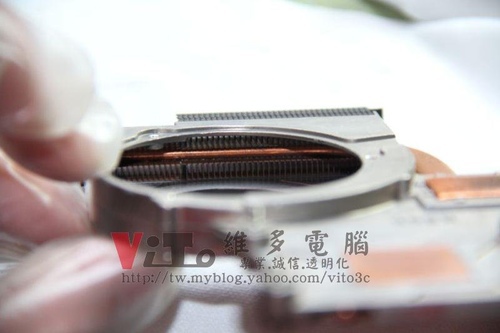 (筆電維修)康柏 COMPAQ Presario V3000 沒畫面顯示~開機背光亮沒影像~維修實例 (筆電維修)康柏 COMPAQ Presario V3000 沒畫面顯示~開機背光亮沒影像~維修實例