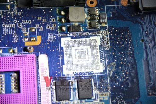 (筆電維修)華碩 ASUS W7S (白) 8400M顯卡故障造成畫面分格維修實例
