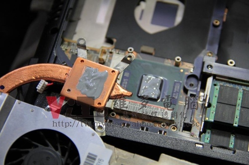 (筆電維修)華碩 ASUS F8SA ATI顯卡故障破圖~花屏線條~顯卡晶片更換維修實例
