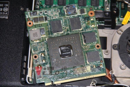 (筆電維修)華碩 ASUS A8J 顯卡開機畫面反白~開機白屏~獨立顯卡維修實例 (圖多)