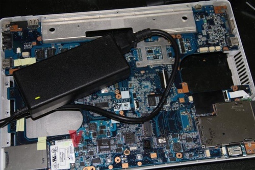 (筆電維修)華碩 ASUS W7J (白) 插電不過電~變壓器燈不亮~無法開機維修實例