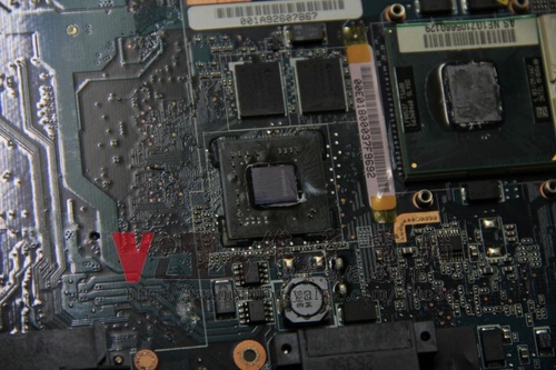 (筆電維修)華碩 ASUS W7J 畫面全白~開機白屏漸漸出現彩線條~NVIDIA顯卡過熱故障維修實例