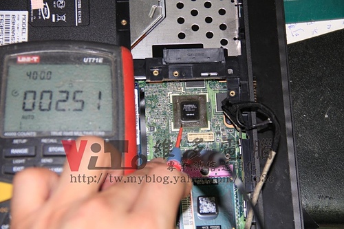 (筆電維修)華碩 ASUS F6S 開機斷電又再次開機~電源燈閃爍無法開機~顯卡短路故障維修實例