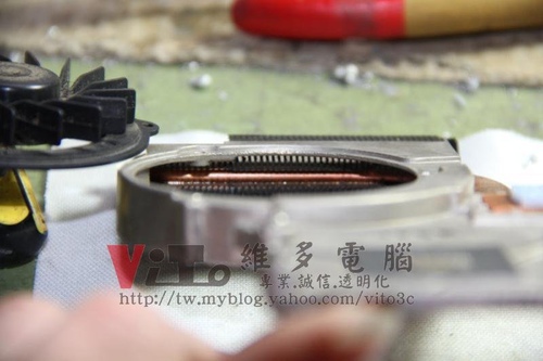 (筆電維修)惠普 HP Pavilion dv2000 (DV2224TX) 開機畫面線條~顯卡過熱故障維修實例