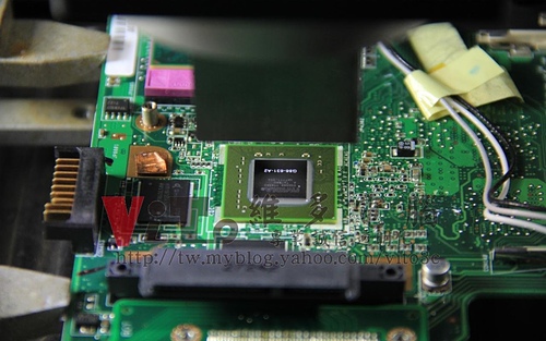 (筆電維修)華碩 ASUS F9S 開機畫面異常~顯卡破圖花屏線條~瑕疵顯卡過熱通病維修實例 (筆電維修)華碩 ASUS F9S 開機畫面異常~顯卡破圖花屏線條~瑕疵顯卡過熱通病維修實例