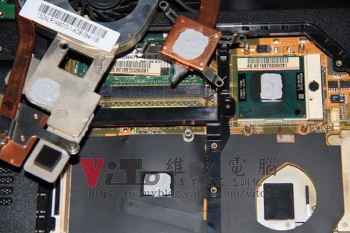 (筆電維修)華碩 ASUS F8S 顯卡故障~更換2011年白色封裝的改良溫控晶片維修實例